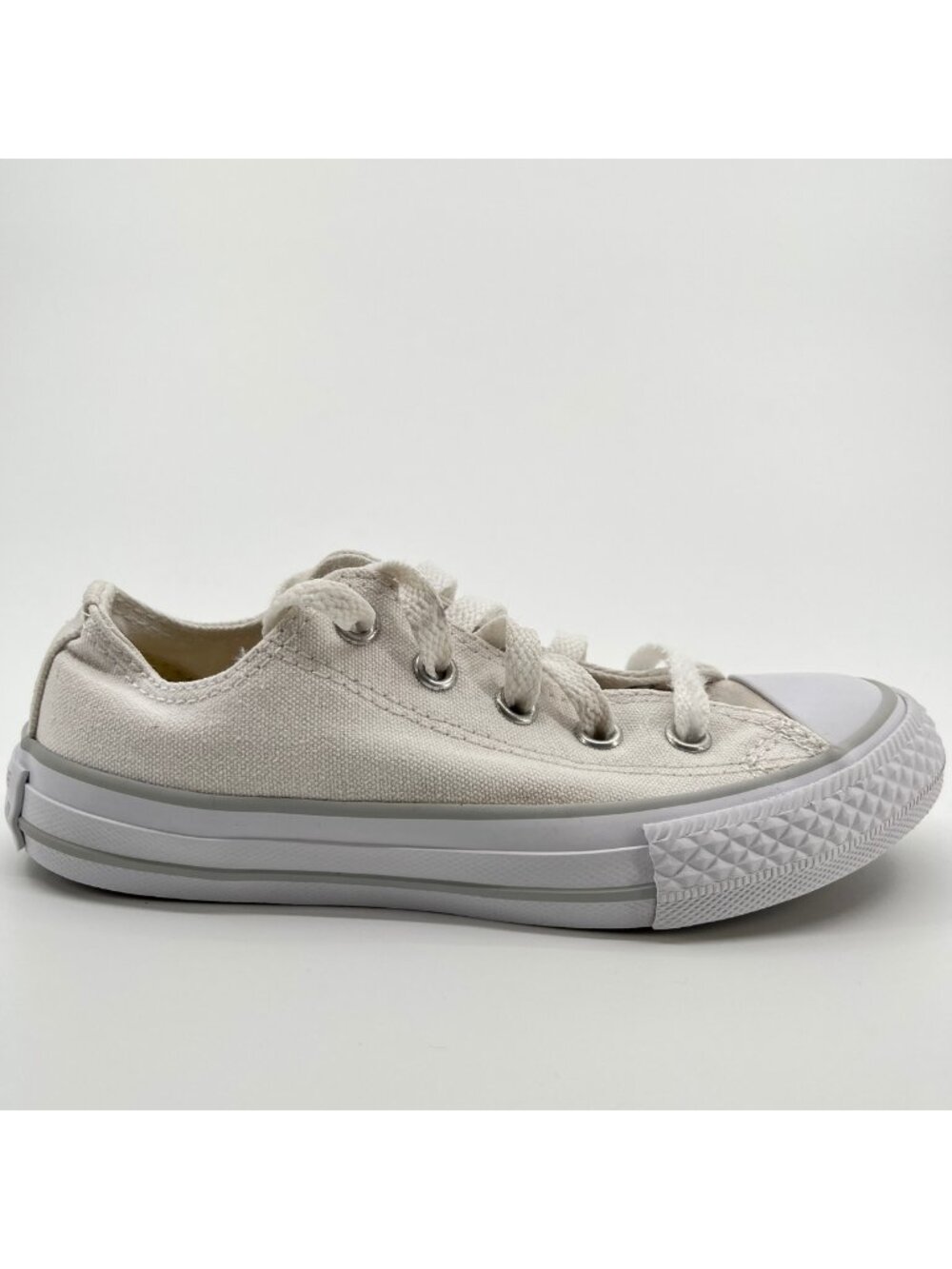 Converse Chuck Taylor All Star Low Boys Size 11.5C White Athletic Shoes Sneakers